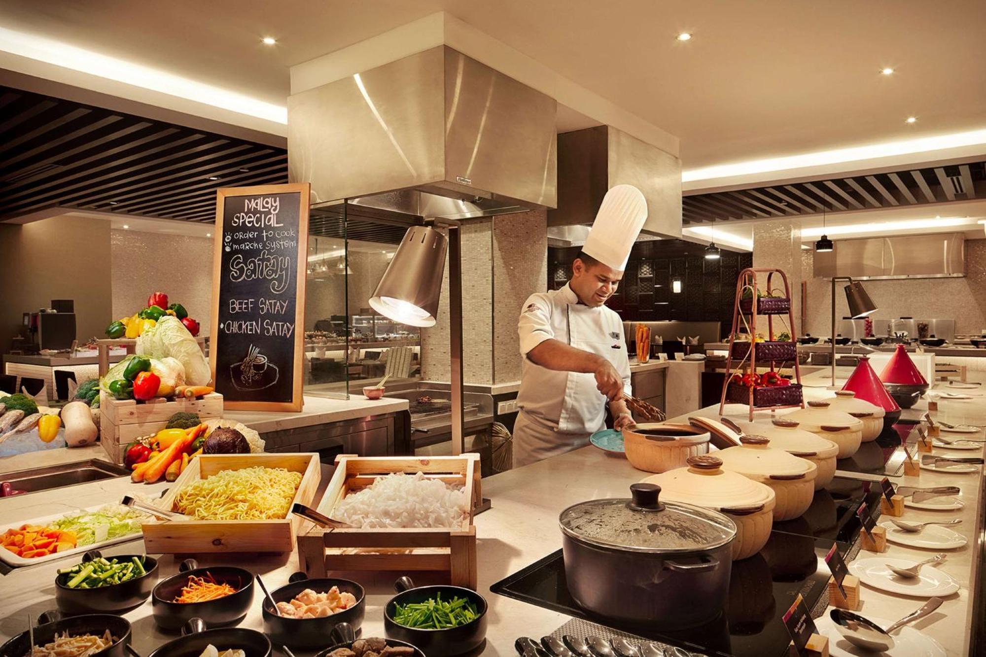 Hotel Doubletree By Hilton Melaka Zewnętrze zdjęcie A live kitchen at a hotel